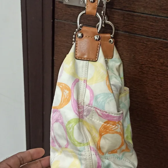 Coach - Picture 4 of 9